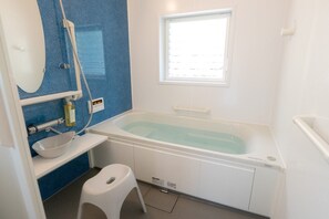 Equipped with a unit bath that has been renovated and has become even more comfortable. You can relax and soak your whole body.