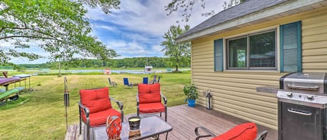 Mecosta Vacation Rental | 2BR | 1BA | 900 Sq Ft | Step-Free Access