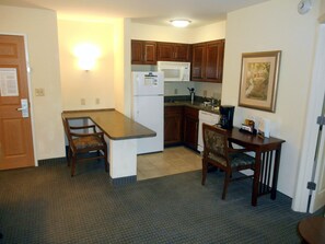 Suite Near the Savannah Airport | Pool Access