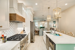 Make a grand meal with all our kitchen supplies!