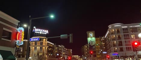 Street view of downtown Glendale Americana