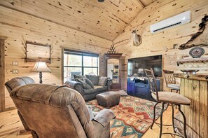 Living Room | Cabin 1 | Cable TV | Mini-Split A/C Units | Free WiFi