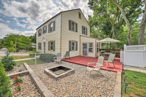 Backyard | Fire Pit (Wood Provided) | Gas Grill (Propane Provided)