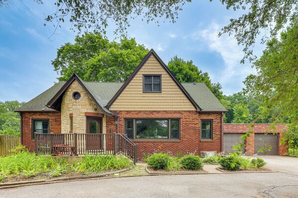 Chesterton Vacation Rental | 4BR | 2BA | 3,400 Sq Ft | Steps Required to Access