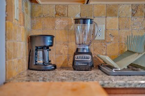 Kaffee und/oder Kaffeemaschine