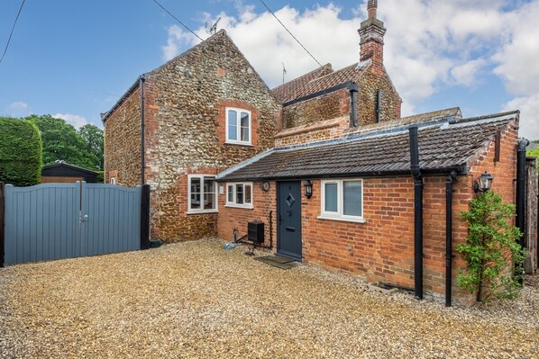 Ken Hill Cottage, Snettisham: A characterful cottage built using traditional carrstone