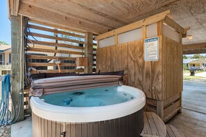 KDN9330: Best Kept Secret | Bottom Level Hot Tub