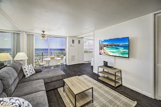 Ocean-Marina Yacht Views Condo Steps to the Beach w/Full Kitchen & Free WiFi