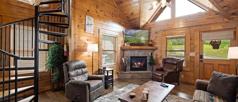 Your whole family will enjoy this 3BR cabin with a hot tub and community pool!