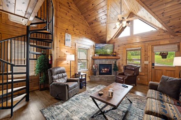 Your whole family will enjoy this 3BR cabin with a hot tub and community pool!