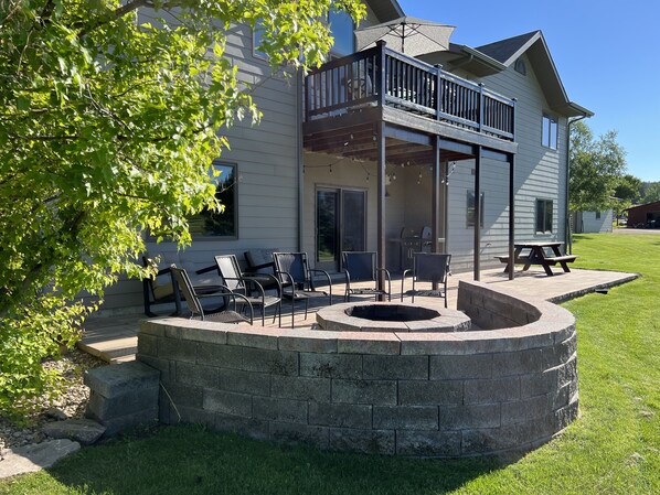 Back patio deck with fire pit