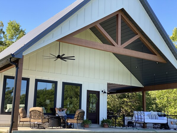 Large front poarch , plenty of seating, fire pit, poarch swing. View nature 
