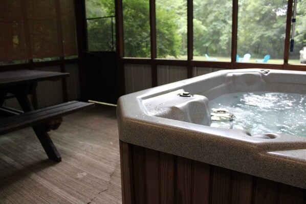 Indoor spa tub