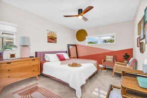 - The Sunset Room - Master Bedroom w/ king bed 