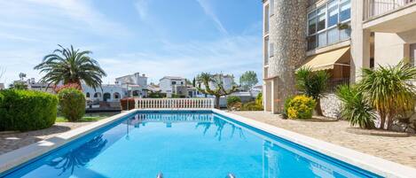 Water, Plant, Sky, Cloud, Property, Swimming Pool, Azure, Building, Window, Tree