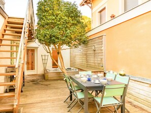 Building, Table, Furniture, Window, Wood, Tree, Interior Design, Plant, Chair, Outdoor Furniture