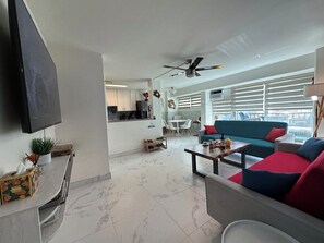 Living room & Dining table 