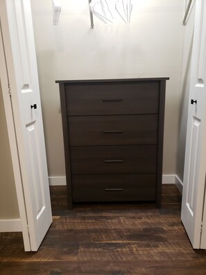 queen bedroom dresser