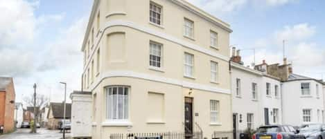 Four storie town house in central Cheltenham