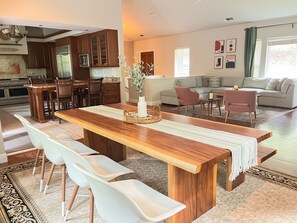 Dining area/table