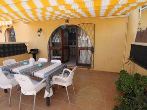 Furniture, Property, Plant, Table, Interior Design, Architecture, Living Room, Shade, Floor, Decoration