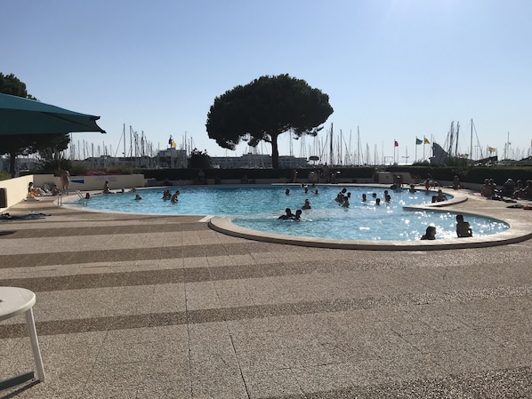Very nice swimming pool in the gardens on the port side