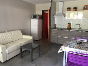 Belle cuisine aménagée et bien équipée