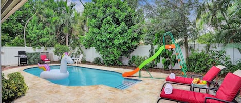 It is time to soak up the Florida sun in this private, family friendly yard complete with a pool, trampoline, lounge chairs, & a grill!