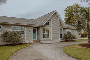 Front driveway provides pull around semi-circle. 