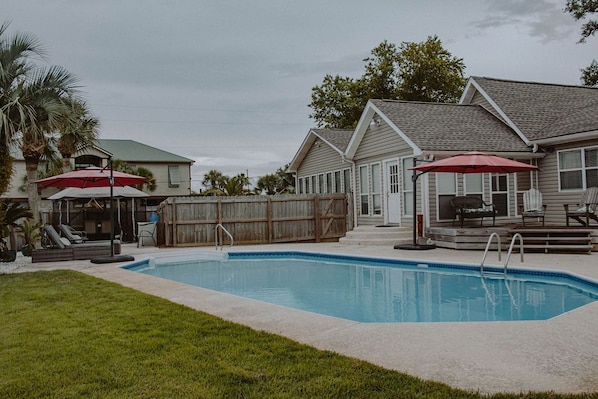 Great private backyard complete with pool, deck, loungers, umbrellas and dining.