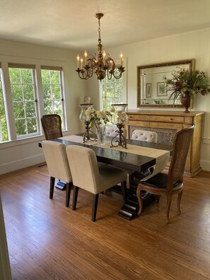 Formal Dining Room with seating for 6 (can be extended to seat up to 10)