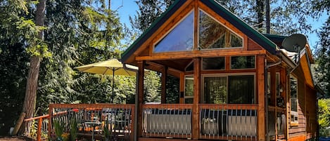 This tiny home is a head turner!  Everyone loves staying here year around.