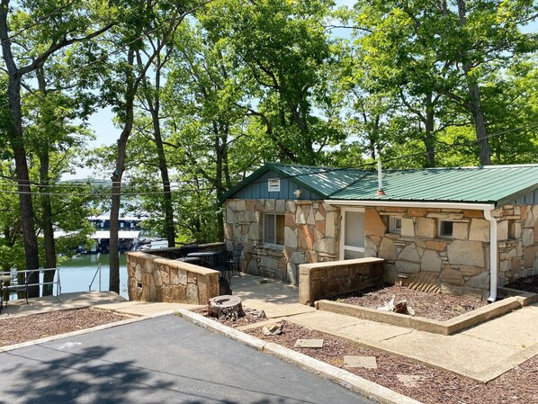 This cabin has a wonderful lake view.