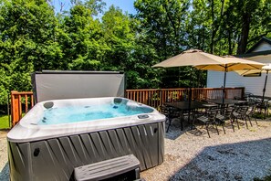 Brand new hot tub! Open year round!