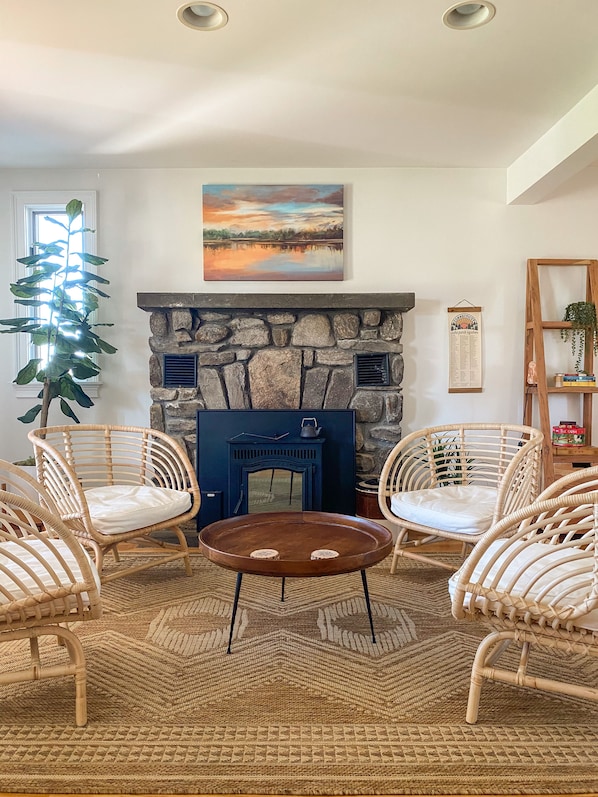 Sitting room with pellet stove