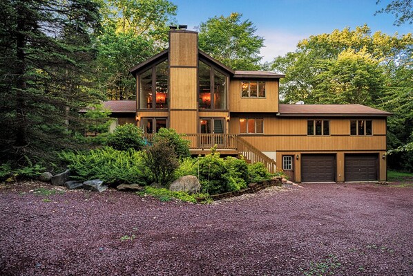 Spacious cabin over 3 stories in action-packed Lake Harmony, in the Poconos