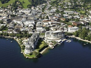 Water, Building, Water Resources, Plant, Tree, House, Urban Design, Watercourse, Coastal And Oceanic Landforms, Bank