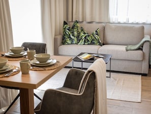 Table, Furniture, Couch, Property, Building, Comfort, Dishware, Wood, Interior Design, Living Room