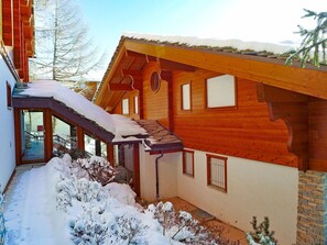 Building, Window, Snow, Sky, House, Plant, Slope, Tree, Cottage, Wood