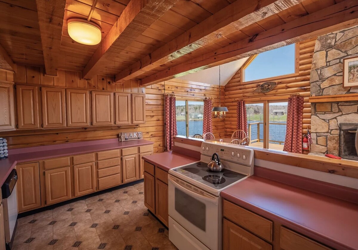 Lakefront House with Stunning Views and Great Room