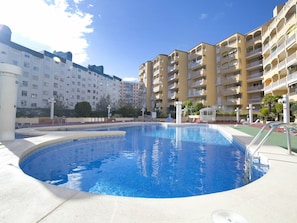 Water, Building, Sky, Daytime, Property, Window, Azure, Swimming Pool, Cloud, Plant