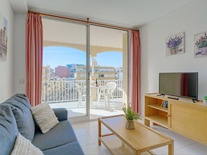 Table, Propriété, Meubles, Bâtiment, Bleu Azur, Bois, Confort, Salon, Ombre, Rideau