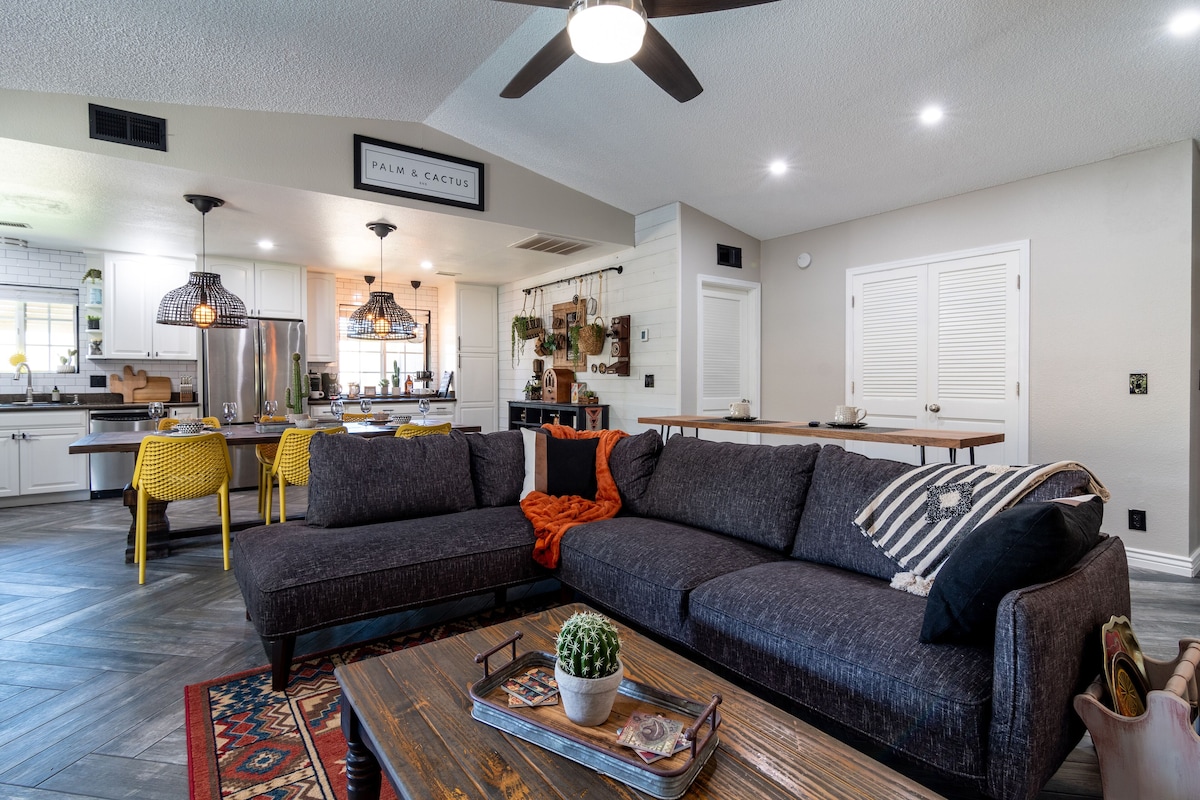 Breathtaking Reno! 3br 2ba – Oasis Pool and Outdoor Area – Palm N Cactus BNB