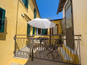 Balcony / Terrace / Patio