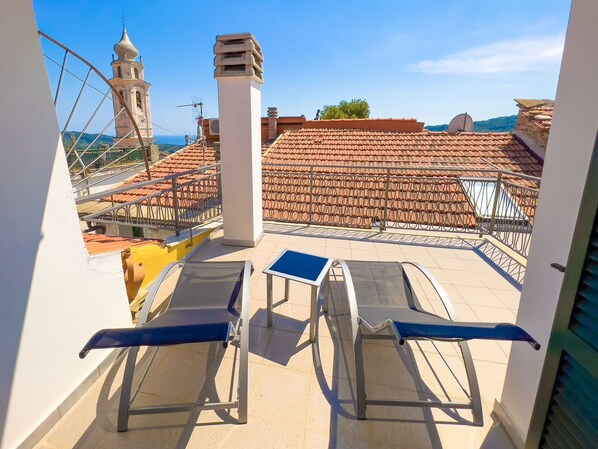 Balcony / Terrace / Patio