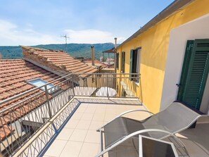Balcony / Terrace / Patio