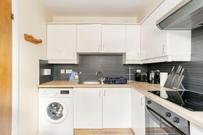 Fully Equipped kitchen (1)