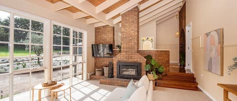 Living room with fireplace 