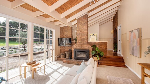 Living room with fireplace 