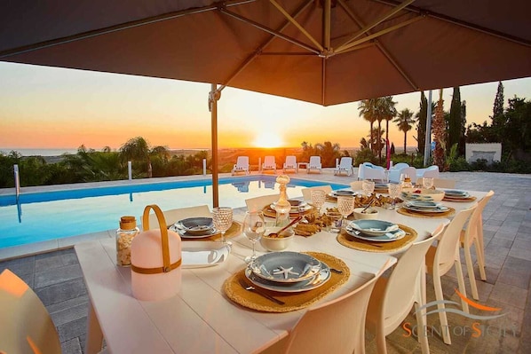 Outdoor dining